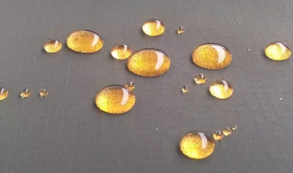 汽車內(nèi)飾皮革如何易打理？油性撥水劑解決方案